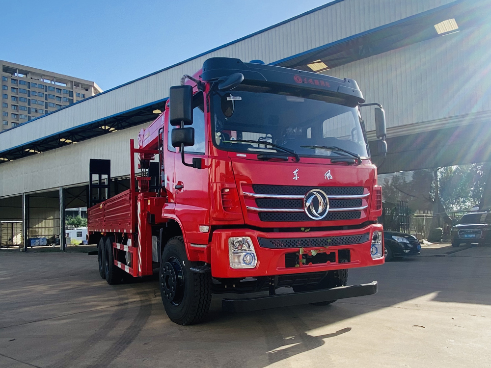 國(guó)六東風(fēng)K5后八輪長(zhǎng)威12噸五節(jié)直臂吊機(jī)隨車(chē)吊