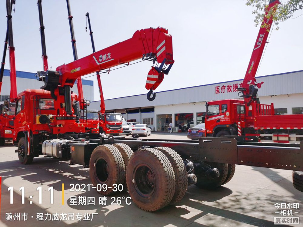 東風天錦后八輪威龍12噸 5節臂吊機
